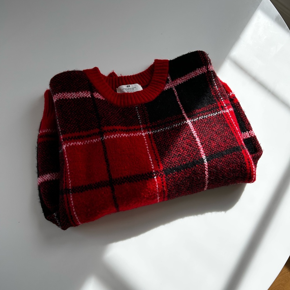 Red Sweater - Picture 7 of 7
